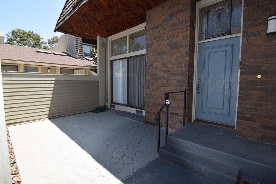 Building Photo - 13340 Maxella Ave