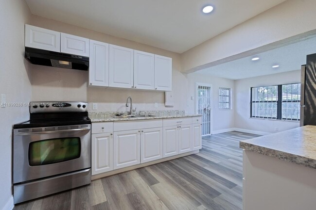 Building Photo - 14110 Van Buren St