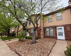 Building Photo - 717 SW Liggett Rd