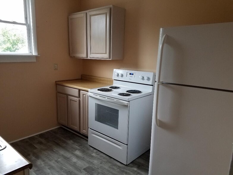 kitchen - 1718 2nd Ave