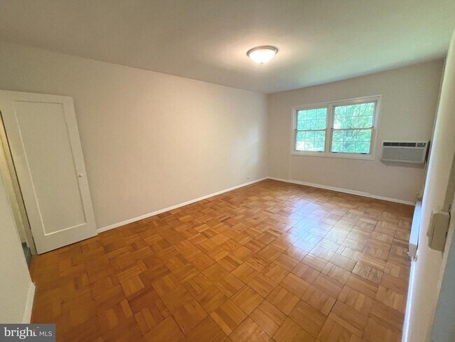 Building Photo - 3569 Martha Custis Dr