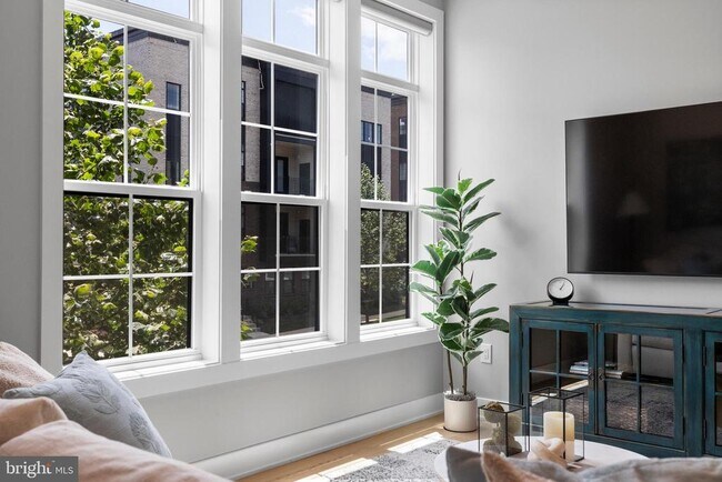 Building Photo - 43442 Croson Ln