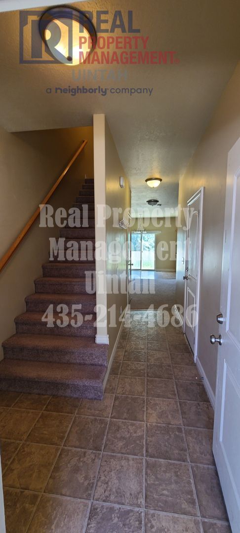 Building Photo - 431 E Gray Fox Ln