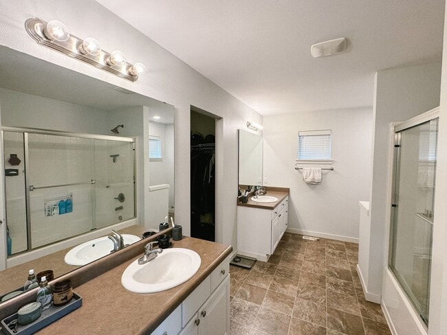 Building Photo - **** Application pending ****