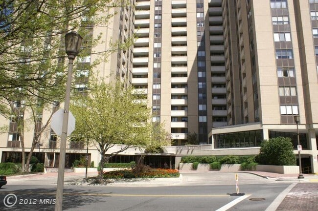 Building - 4601 N Park Ave