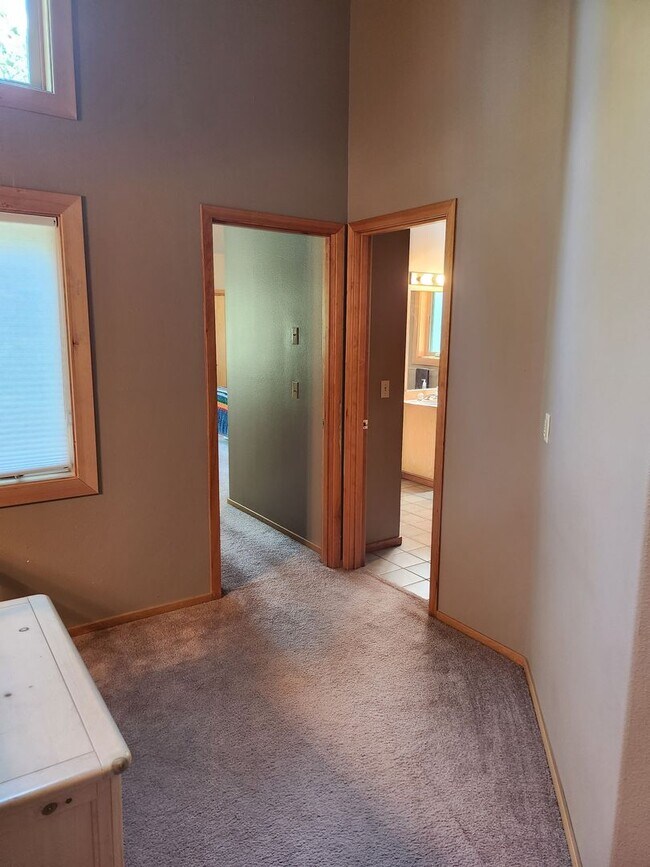 Building Photo - Riverfront - FALL SPECIAL - $250/OFF FIRST...