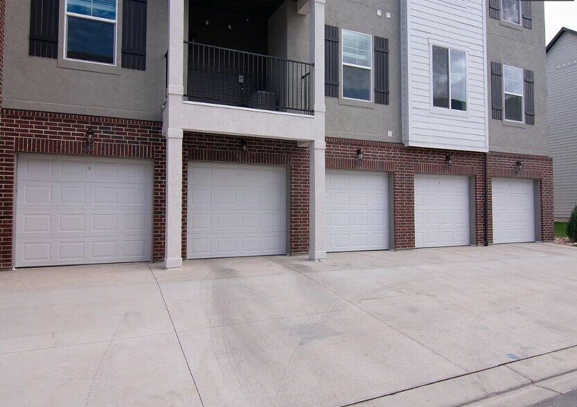 Building Photo - 4668 Olive Ave