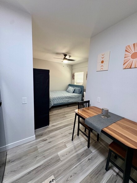 Building Photo - 28409 Victoria Rd