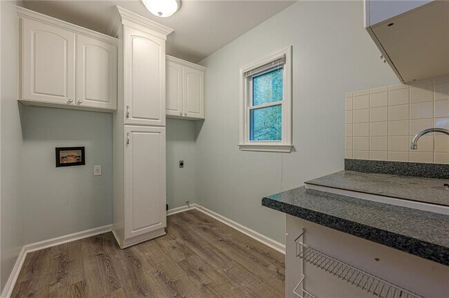 Building Photo - 461 Braidwood Walk NW