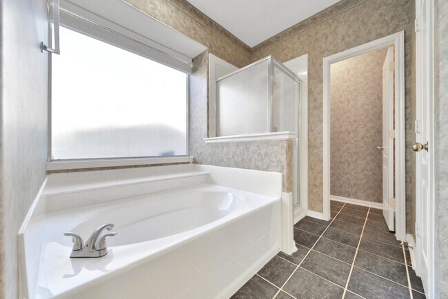 Building Photo - 522 Jay's Ln