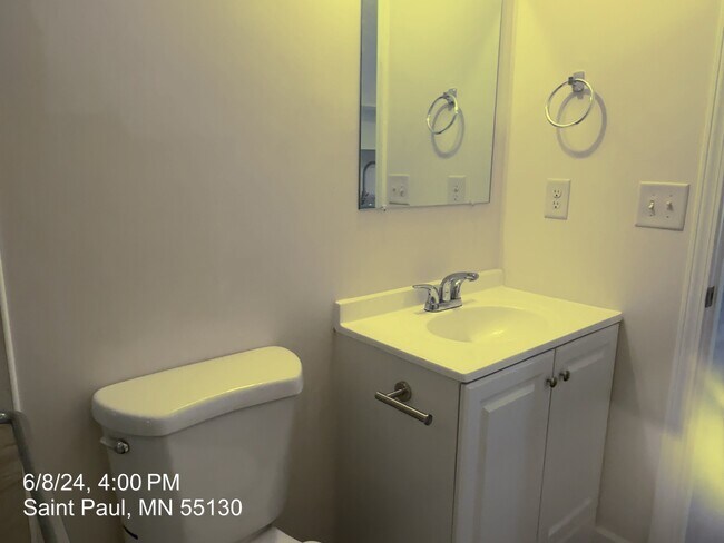 Building Photo - 903 Burr St