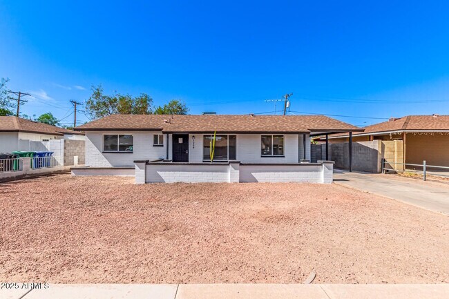 Building Photo - 1238 E Vine Ave