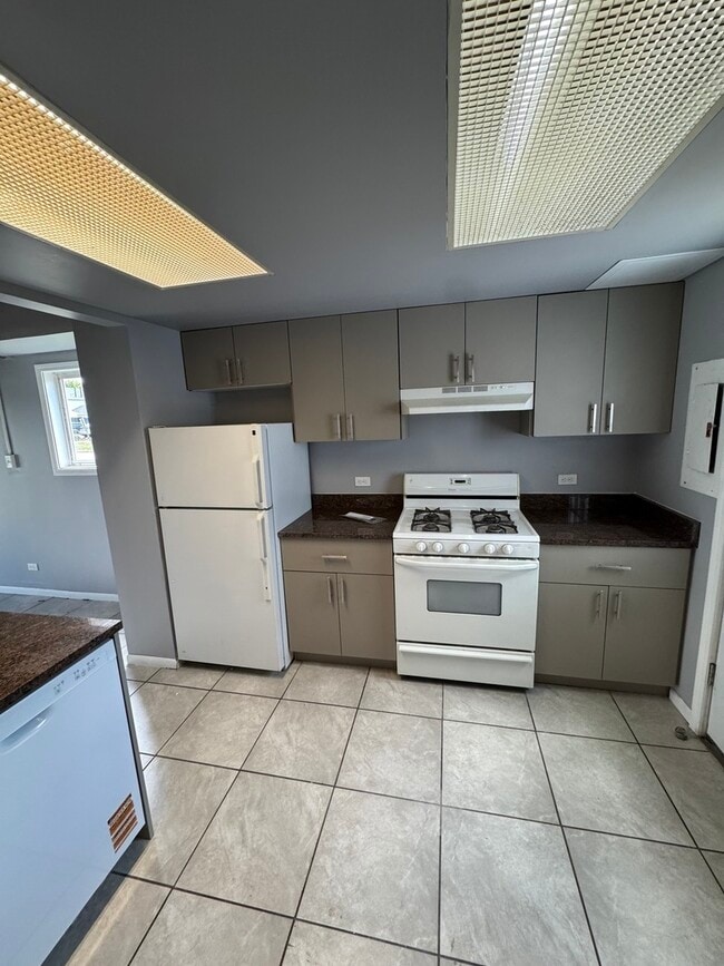 Building Photo - 420 Meadow Green Ln