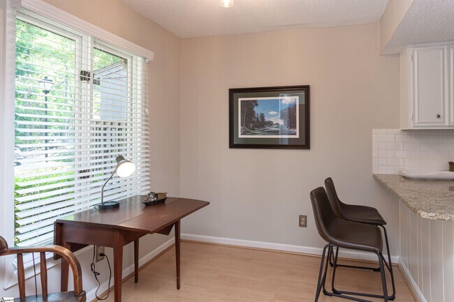 Building Photo - 130 Inglewood Way