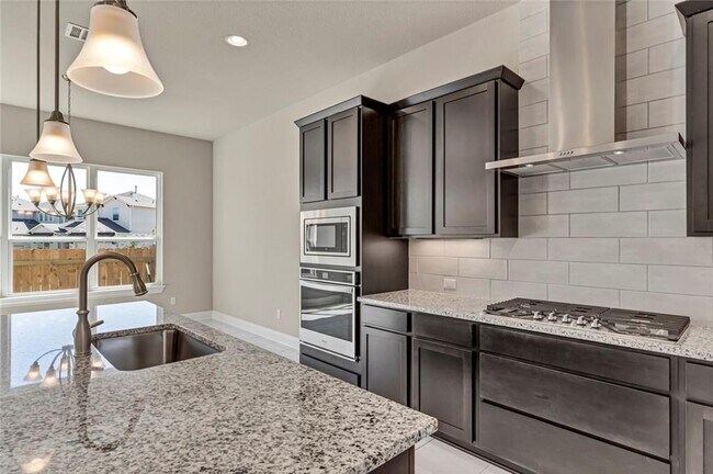 Building Photo - 3901 Tavarez St