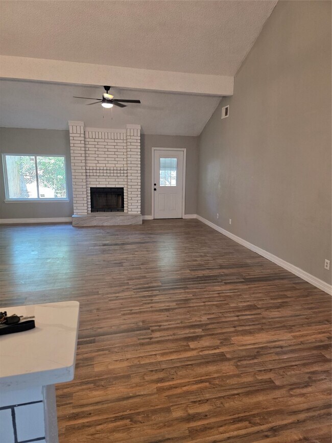 Building Photo - 3214 S Briar Knoll Dr