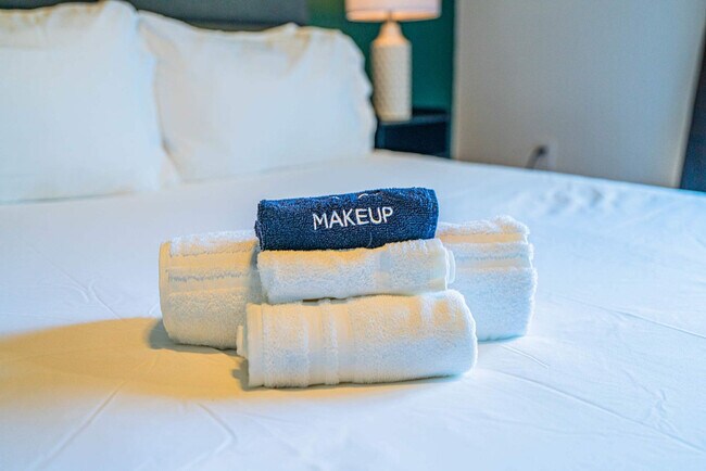 Building Photo - 6610 N 93rd Ave