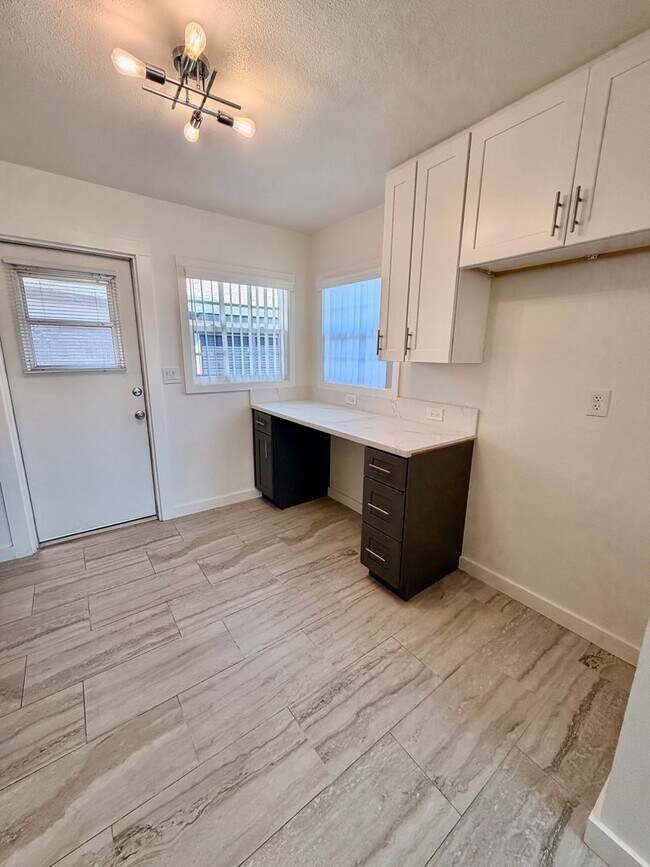 Building Photo - Remodeled 1 Bedroom Unit in Orange