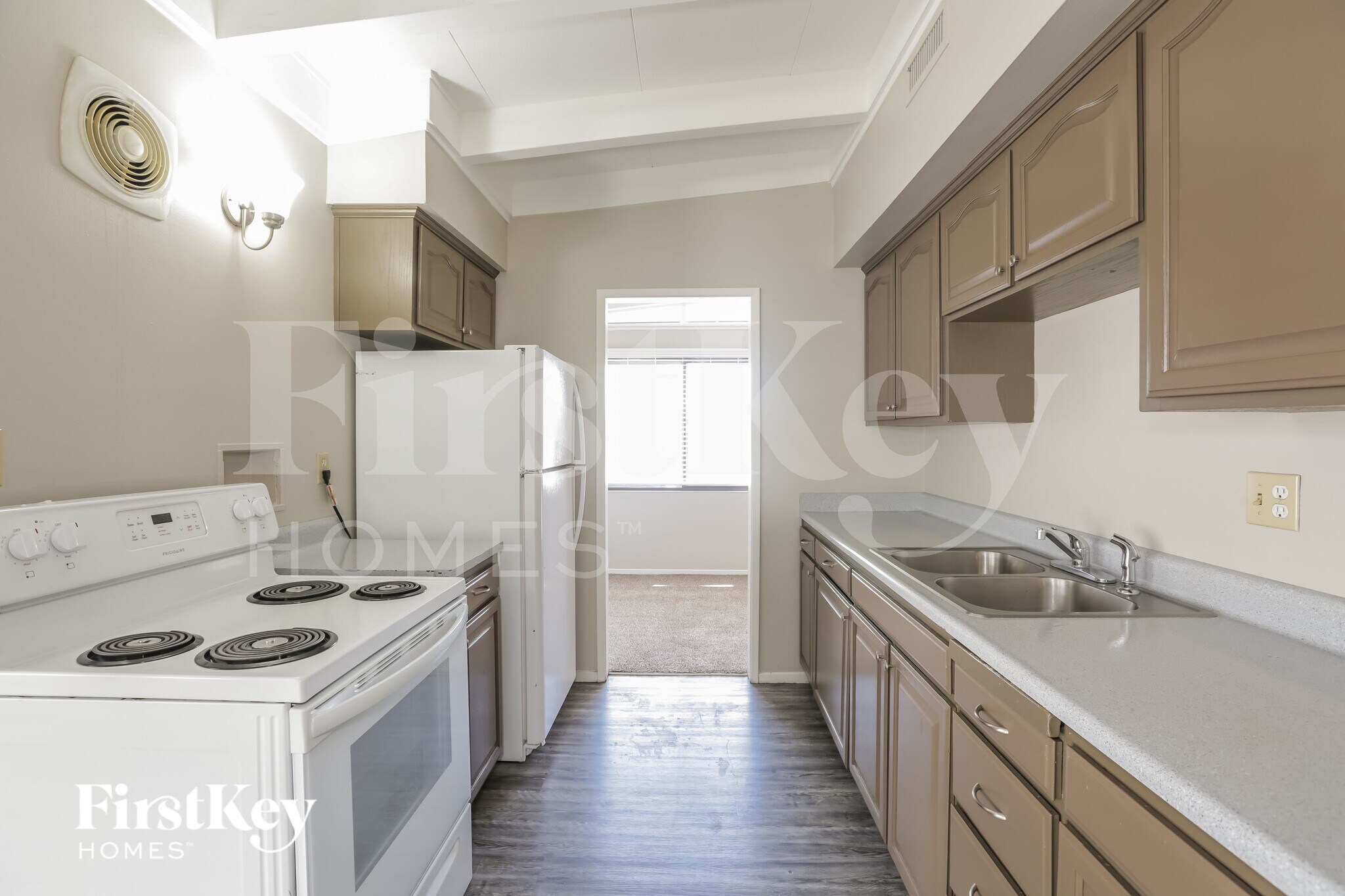 Building Photo - 333 S Mallard St