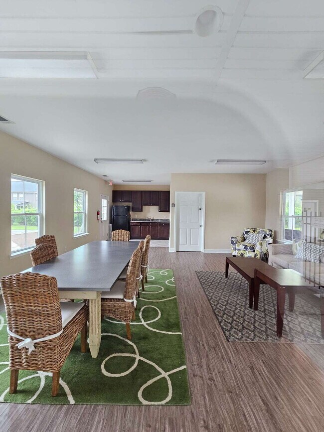 Building Photo - Luxury Townhouse in Richmond Hill.  Get Bu...