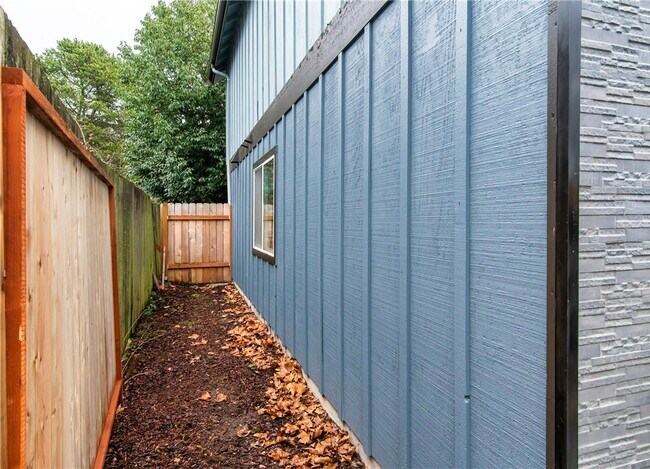 Building Photo - 9250 15th Ave SW