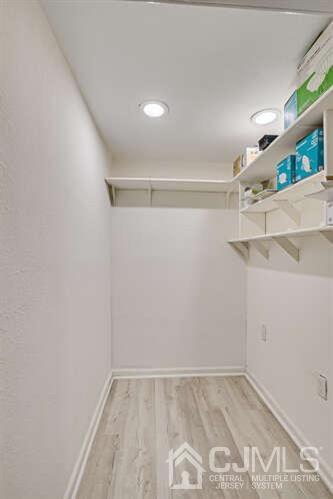 Building Photo - 216 E 7th St