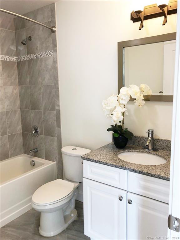 Building Photo - 947 Hope St