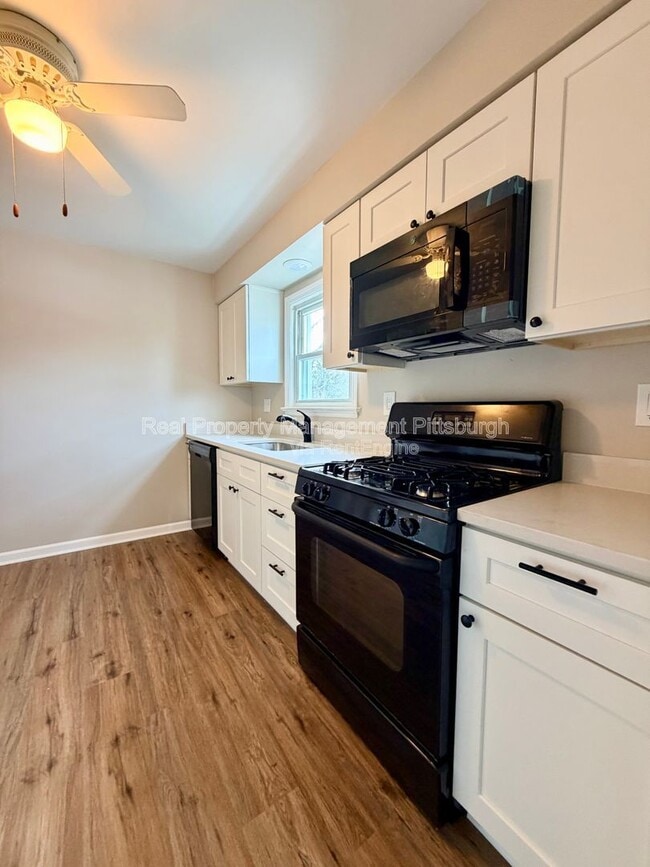 Building Photo - 400 Patterson Rd