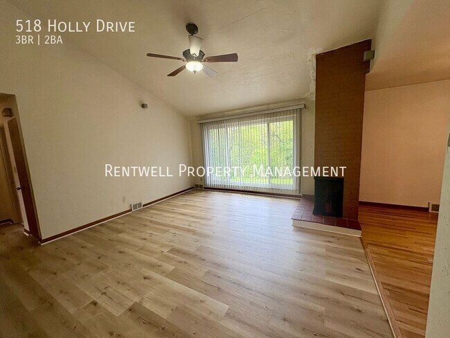 Building Photo - 518 Holly Dr