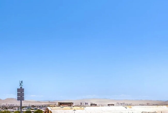 Building Photo - Summerlin Stunner- Spacious Backyard, Stri...