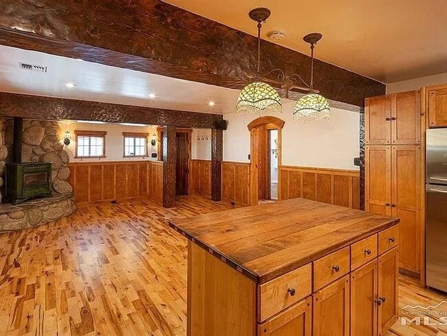 Building Photo - Your Dream Home Awaits! Available in June!
