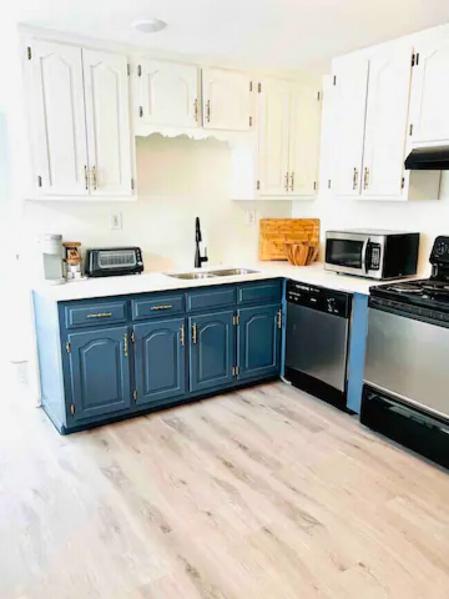 Kitchen - 779 McLendon Dr