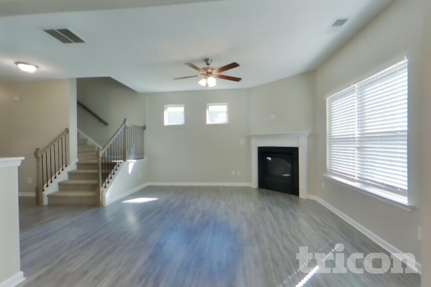 Building Photo - 307 Arbor Cir