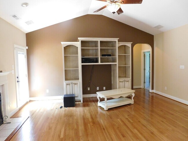 Building Photo - 300 Taliaferro Ln