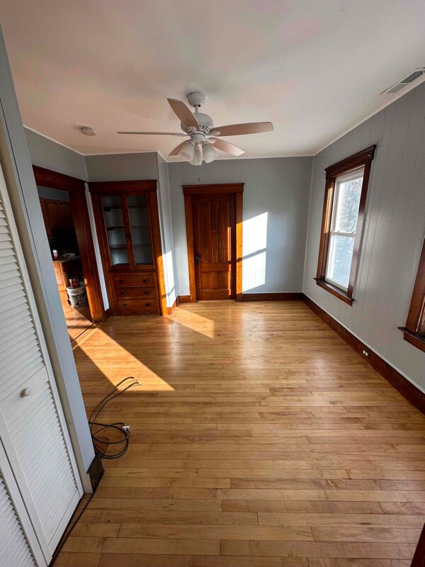 Building Photo - 348 Rollstone St