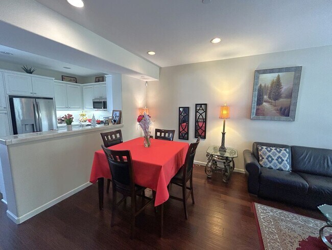 Building Photo - 17871 Shady View Dr