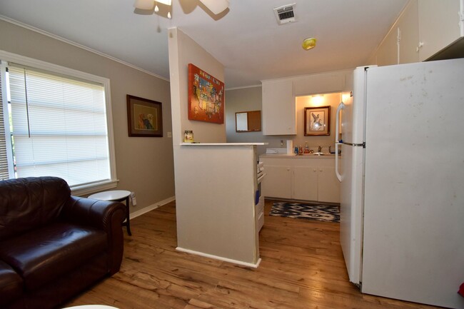 Building Photo - 209/211 W Virginia Ave. Duplex