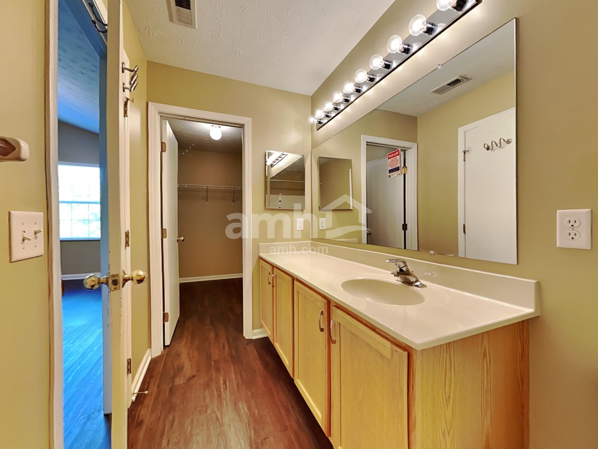 Building Photo - 7730 Hillsdowne Cir