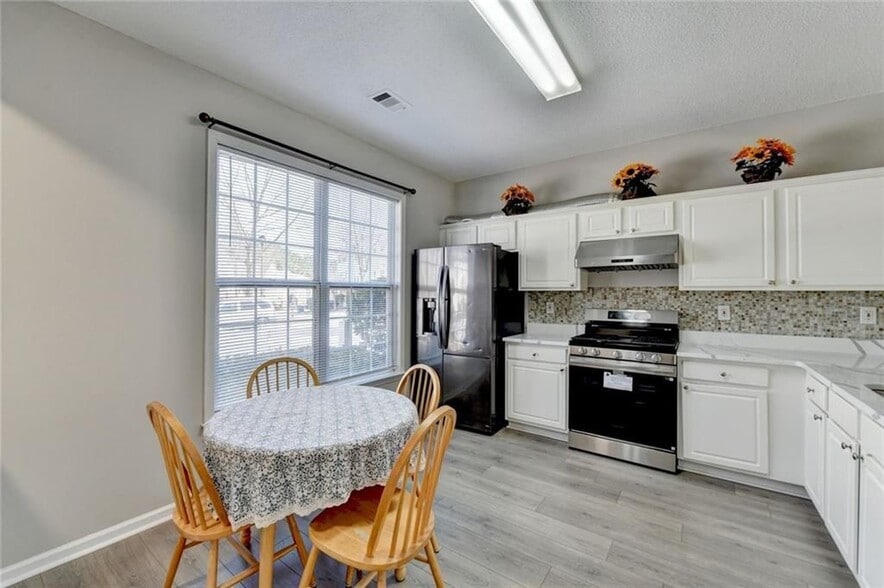 Building Photo - 4061 Howell Park Rd