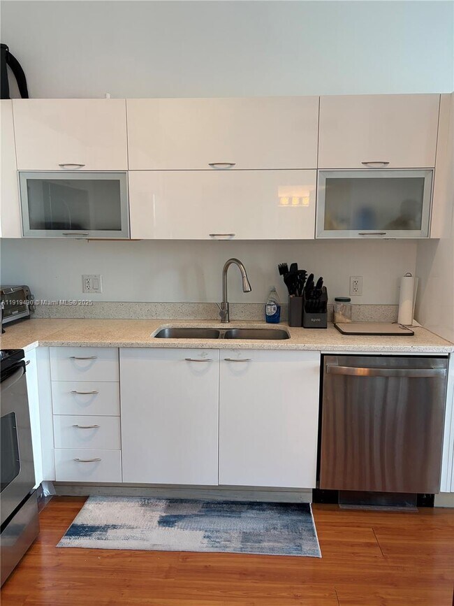 Building Photo - 133 NE 2nd Ave