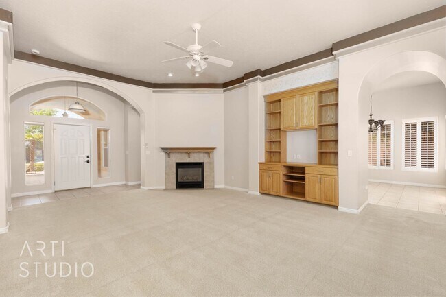 Building Photo - Stunning 3-Bedroom Home with Private Backy...