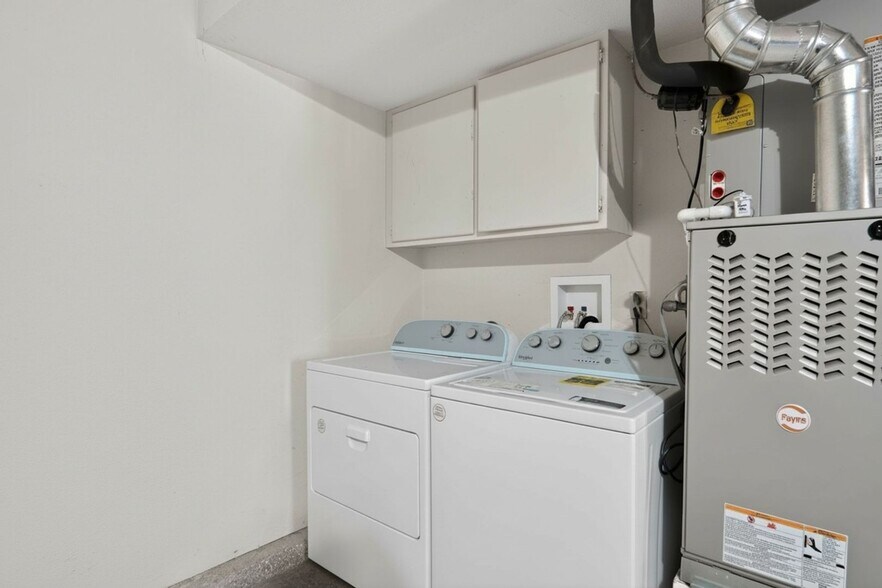 Building Photo - 2111 Rebecca Way