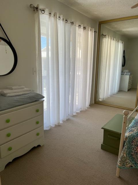 Building Photo - 301 SE Castle Ct