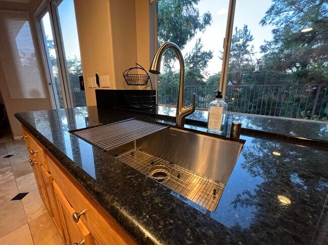 Building Photo - 601 Aliento Ct