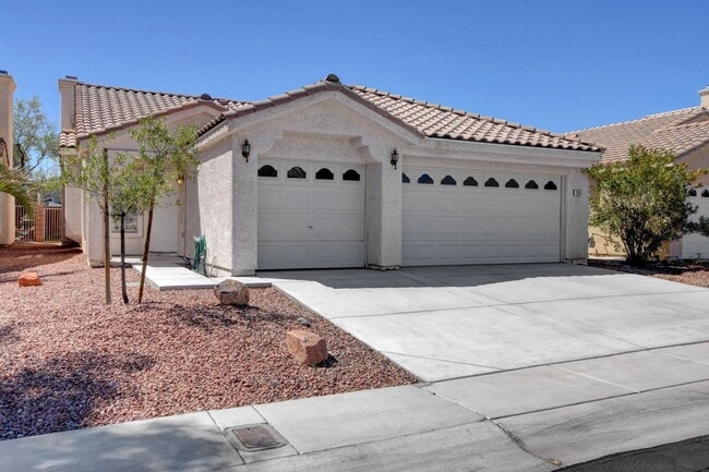 Building Photo - RARE Single Story, 3 Bedroom with 3 Car Garage in a GATED community!