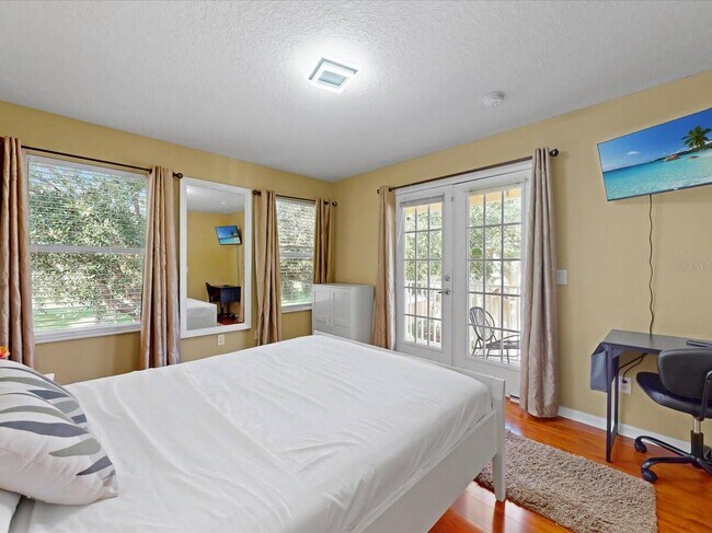 Building Photo - 1302 S Beach Cir