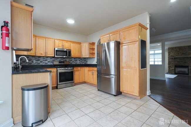 Building Photo - 456 Hancock St