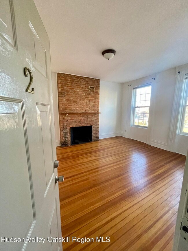 Building Photo - 707 Warren St