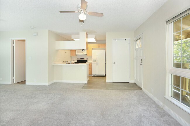 Building Photo - 373 Mananai Pl