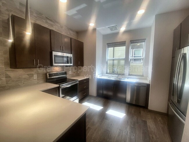 Building Photo - 2200 Tremont Pl